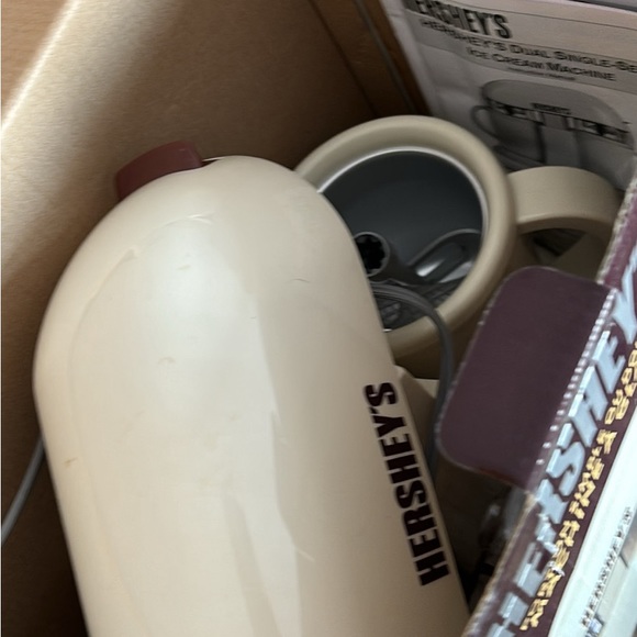 Ice cream maker - Picture 3 of 3